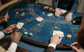 Community cards revealed on the flop, turn, and river during kingtoto78 live play